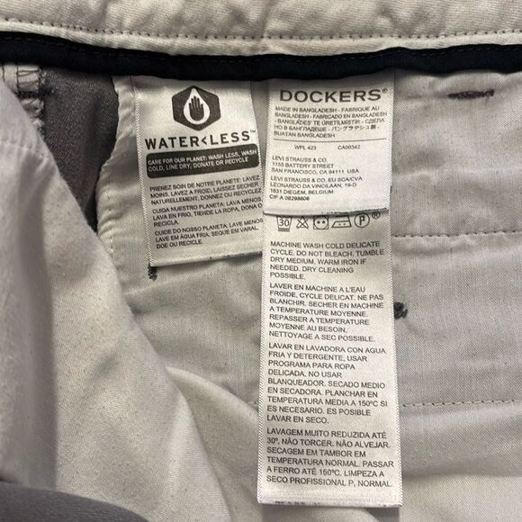 Dockers classic fit 44x32 - Picture 7 of 10